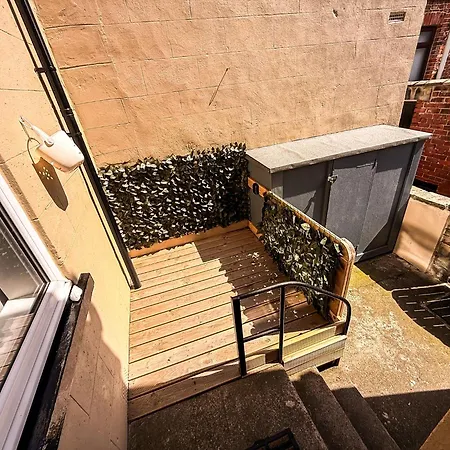 3 Bed Home, Sleeps 6, Private Garden & Patio, Free Parking Whitby