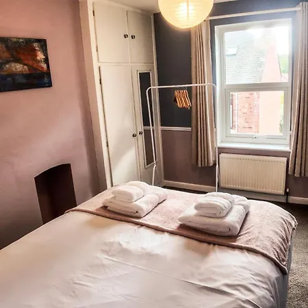 3 Bed Home, Sleeps 6, Private Garden & Patio, Free Parking * Whitby