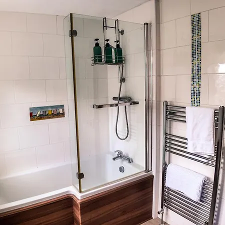Tatil Evi 3 Bed Home, Sleeps 6, Private Garden & Patio, Free Parking Whitby