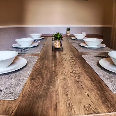 Tatil Evi 3 Bed Home, Sleeps 6, Private Garden & Patio, Free Parking Whitby
