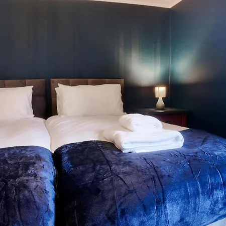 Tatil Evi 3 Bed Home, Sleeps 6, Private Garden & Patio, Free Parking Whitby