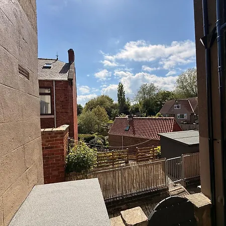 3 Bed Home, Sleeps 6, Private Garden & Patio, Free Parking Whitby